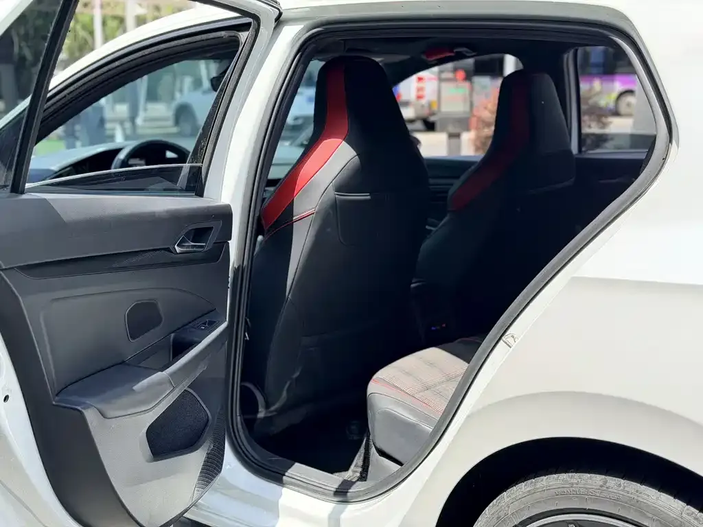 Volkswagen Golf GTI — фото 2