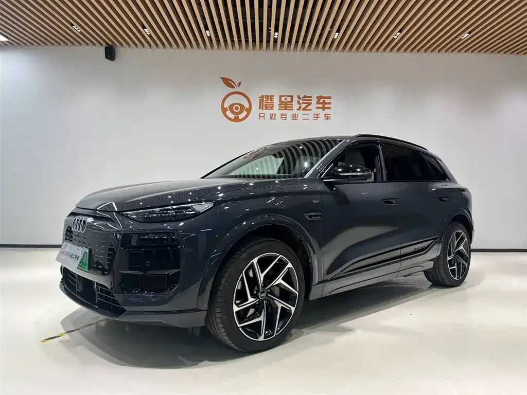 Audi Q6L e-tron — фото 1
