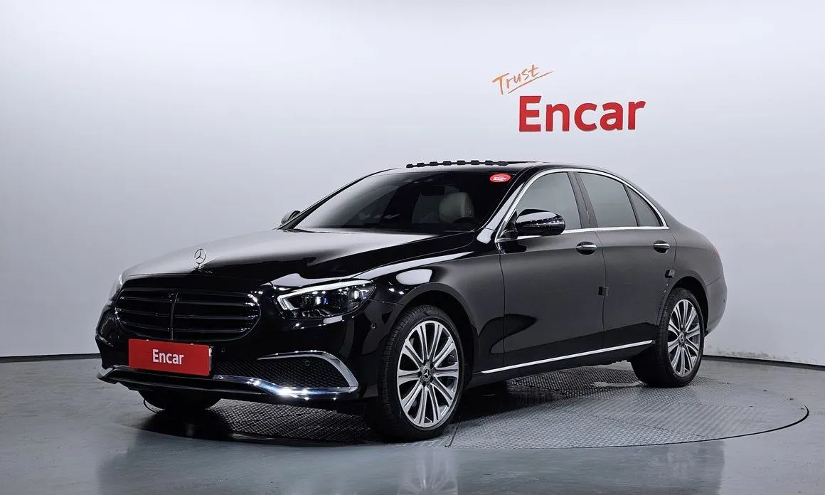Mercedes-Benz E-Class — фото 1