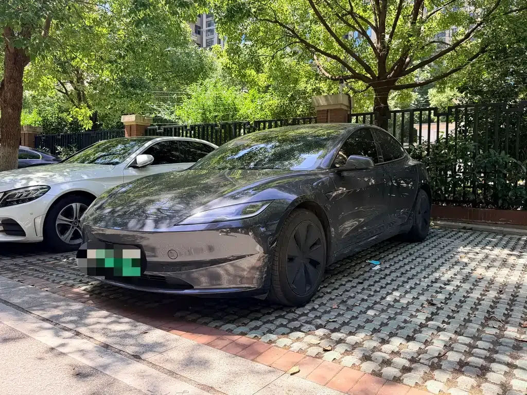 Tesla Model 3 — фото 1