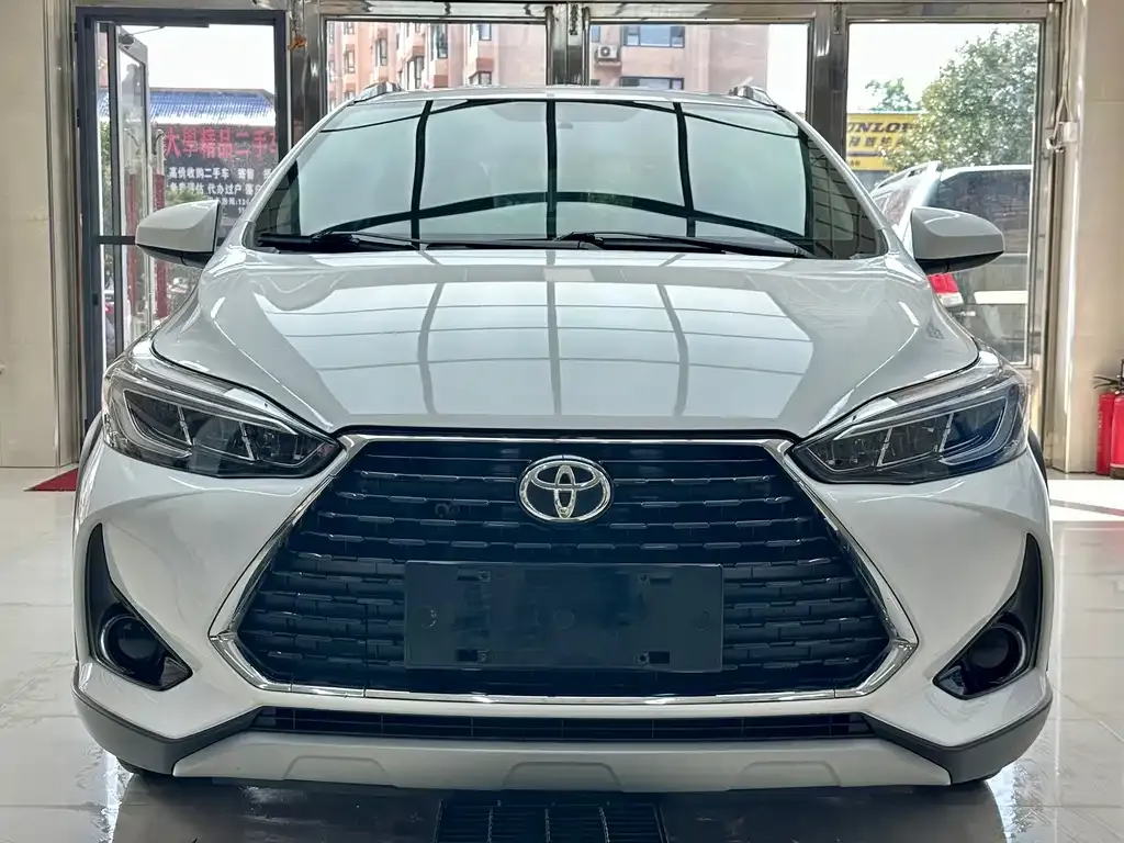 Toyota Yaris L — фото 3