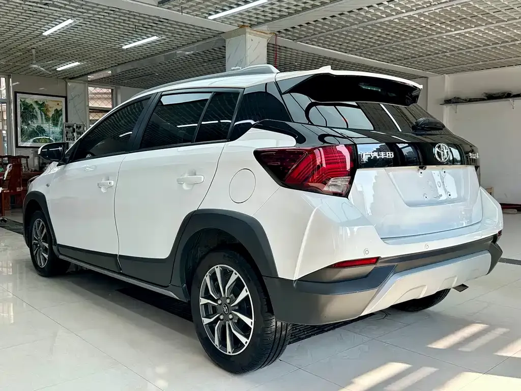 Toyota Yaris L — фото 4