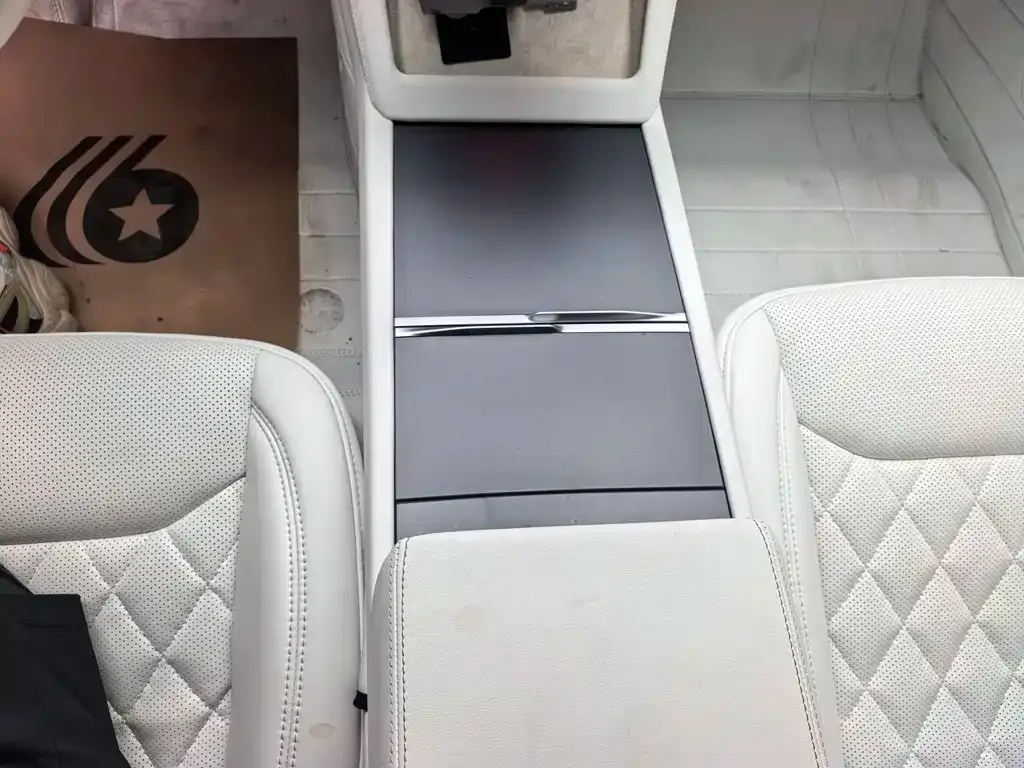 Tesla Model 3 — фото 8