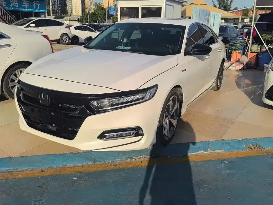 Honda Accord — фото 1