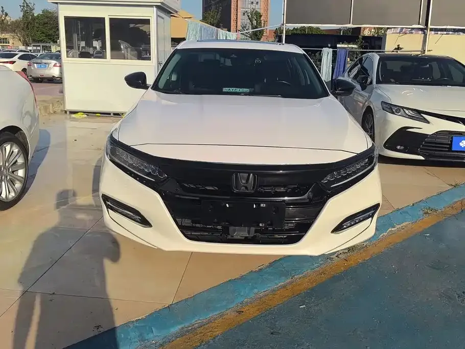 Honda Accord — фото 8
