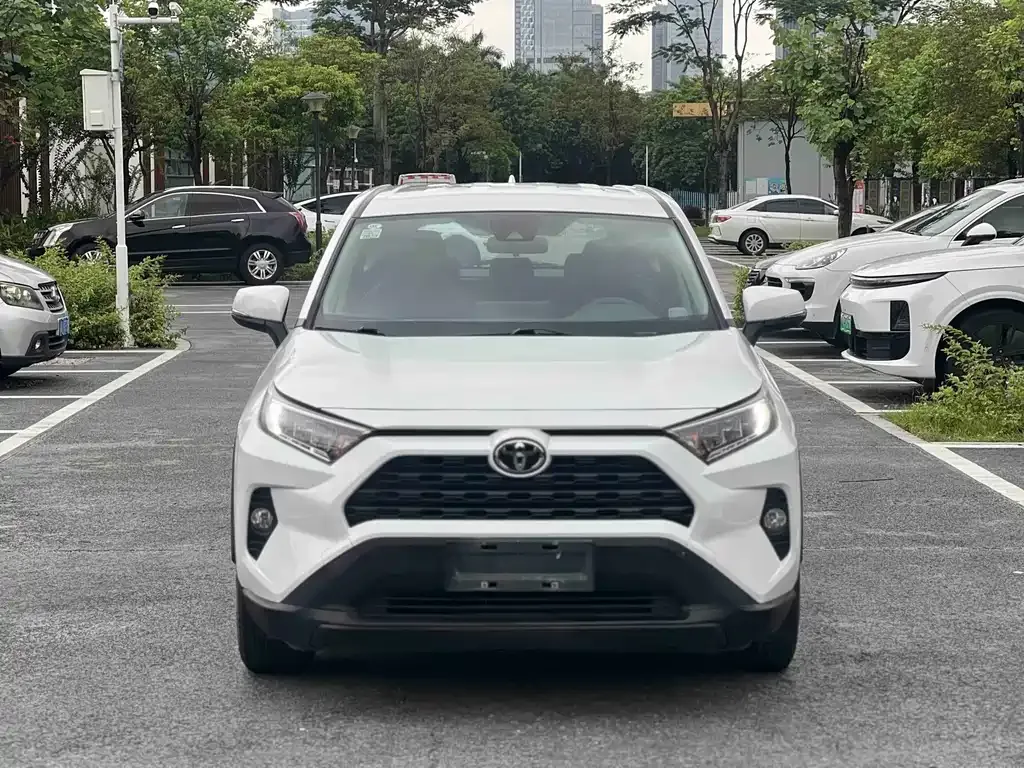 Toyota RAV4 — фото 4