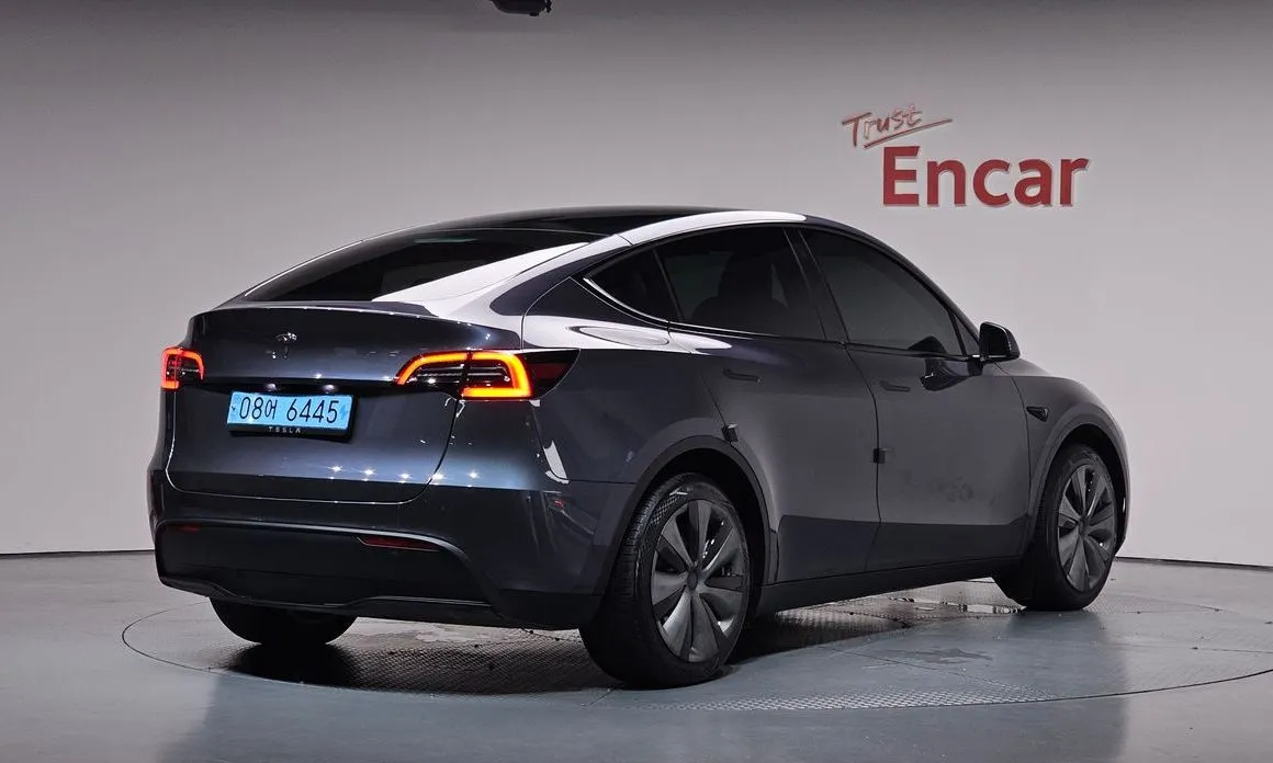 Tesla Model Y — фото 8