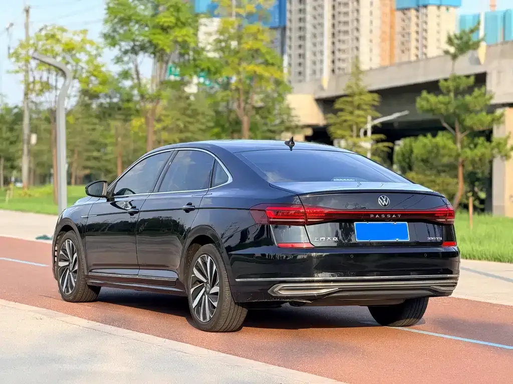 Volkswagen Passat — фото 6