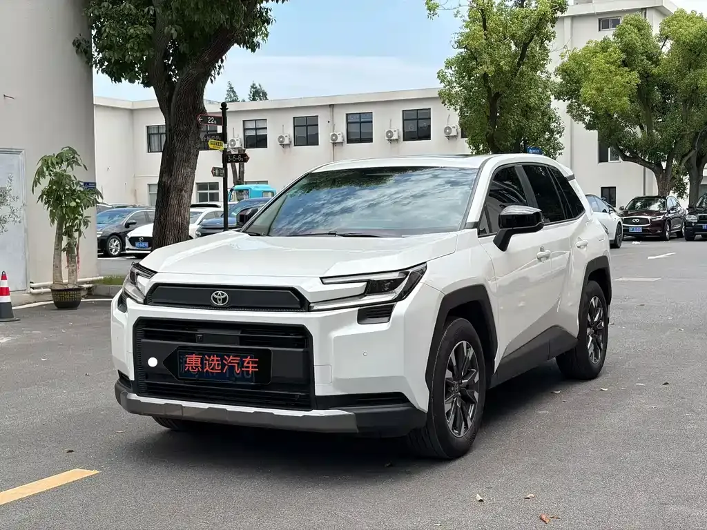 Toyota RAV4 — фото 1
