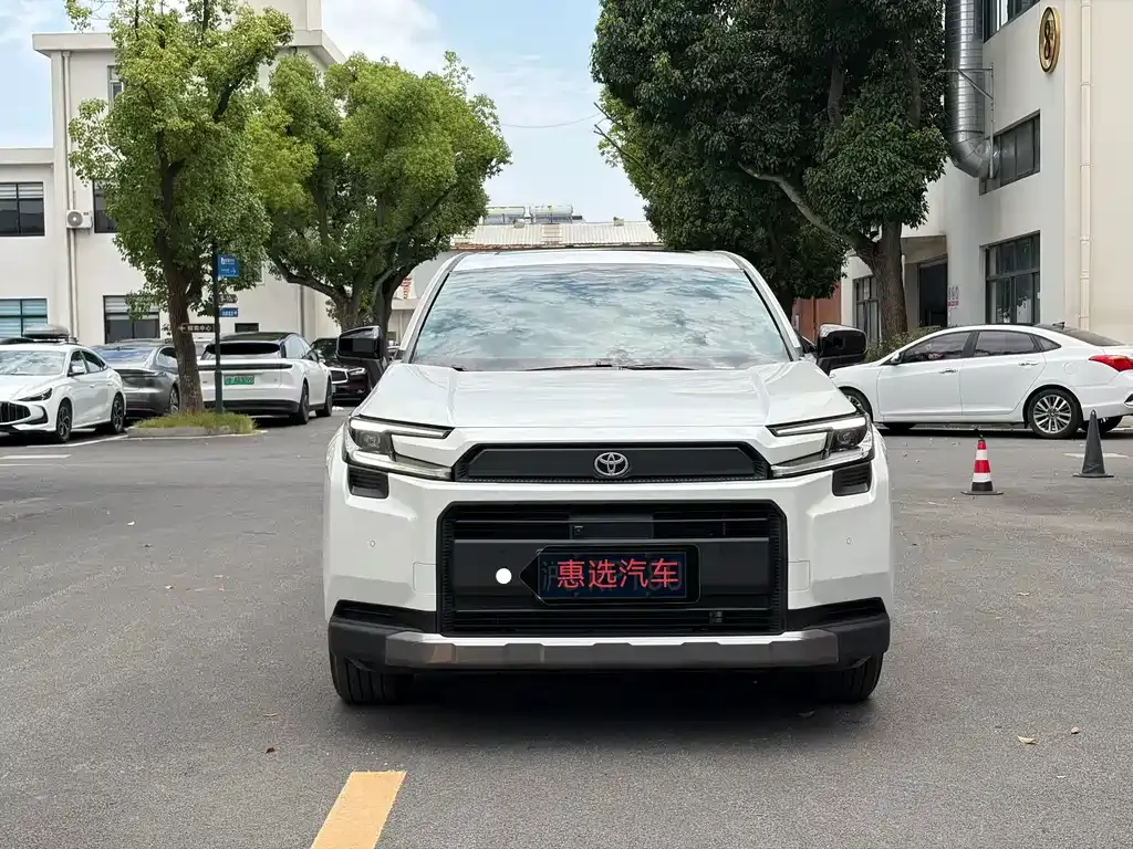 Toyota RAV4 — фото 7