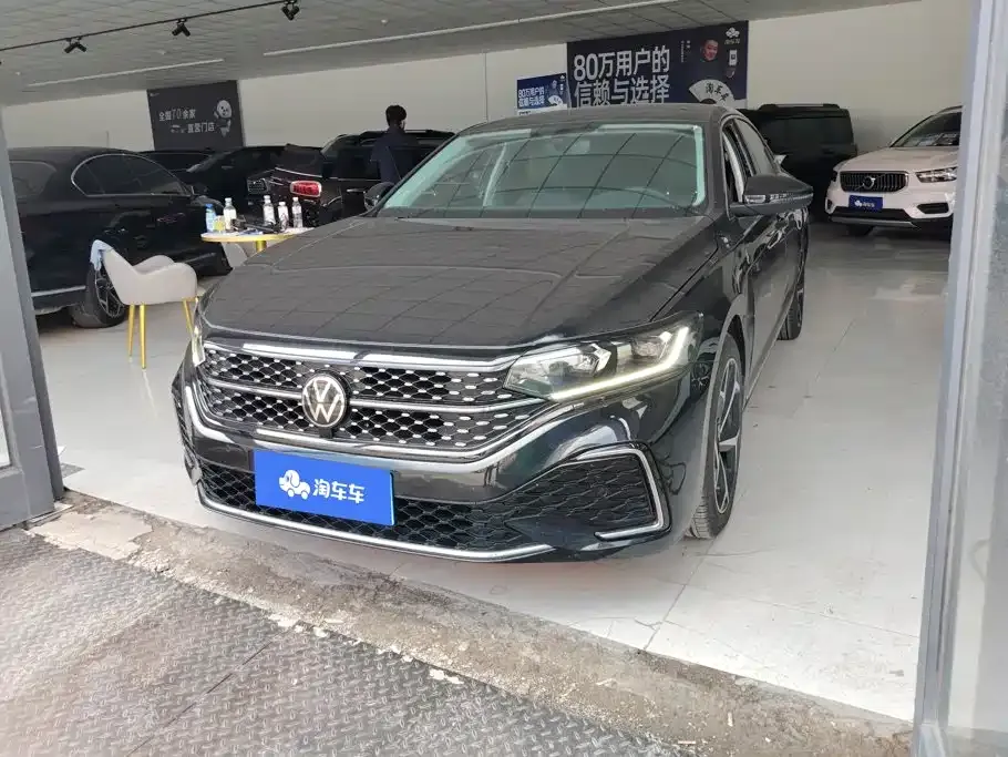 Volkswagen Passat — фото 1