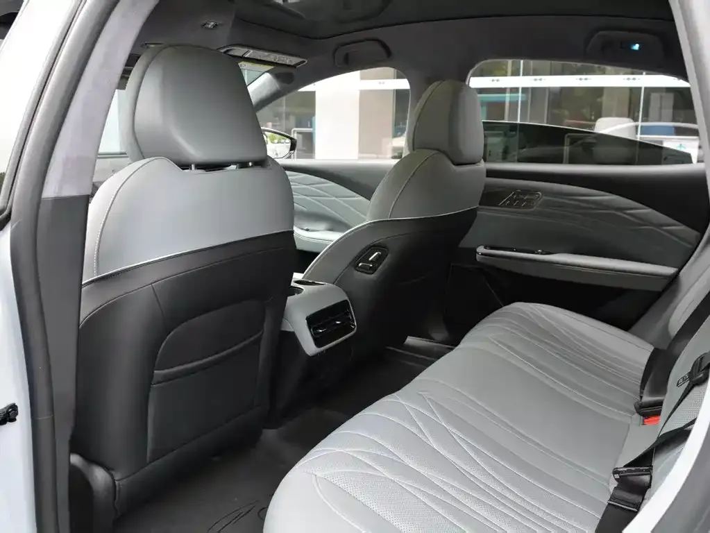 Geely Galaxy E8 2025 из CN, фото 2