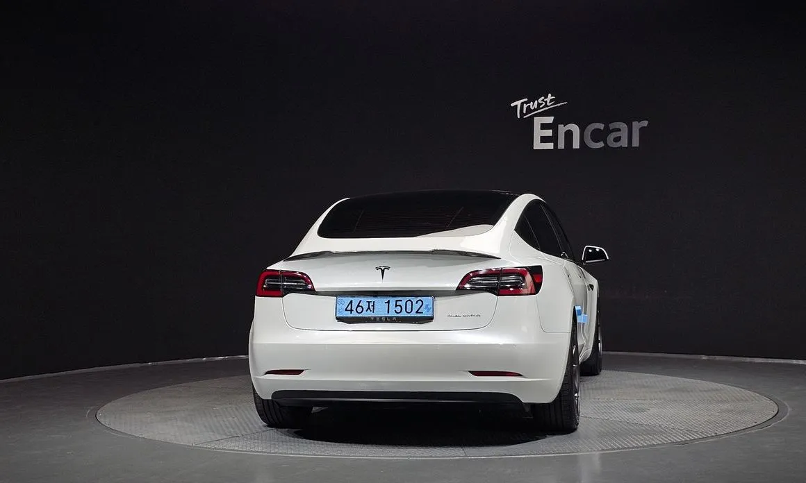 Tesla Model 3 — фото 3