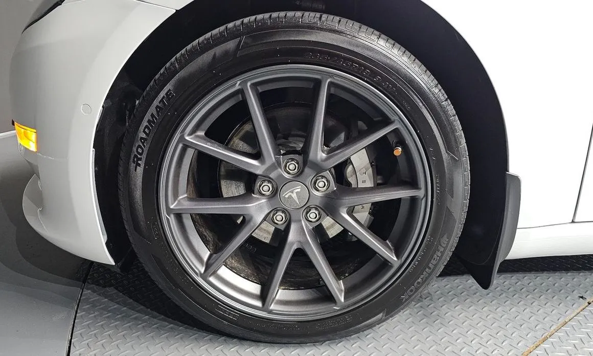 Tesla Model 3 — фото 10