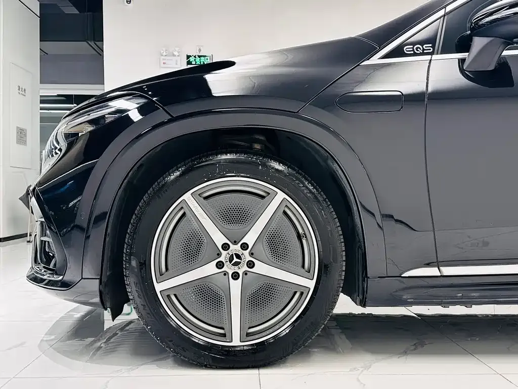 Mercedes-Benz EQS SUV — фото 6