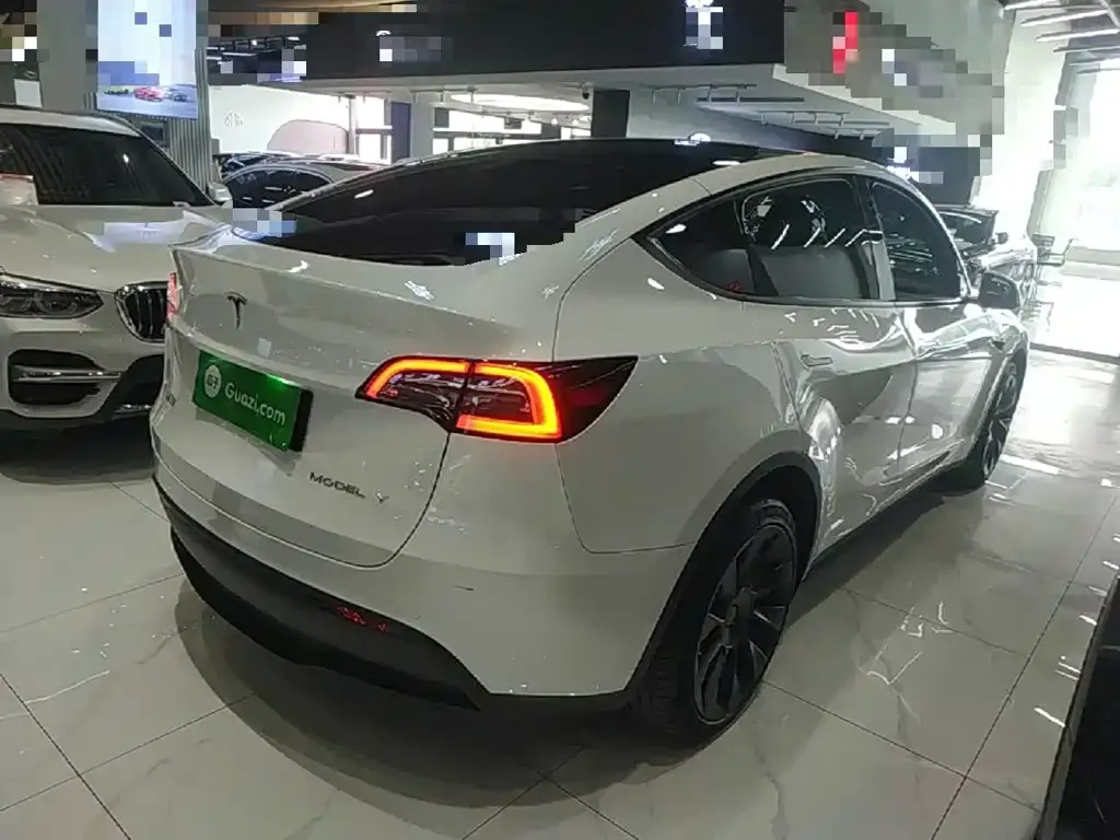 Tesla Model Y — фото 8