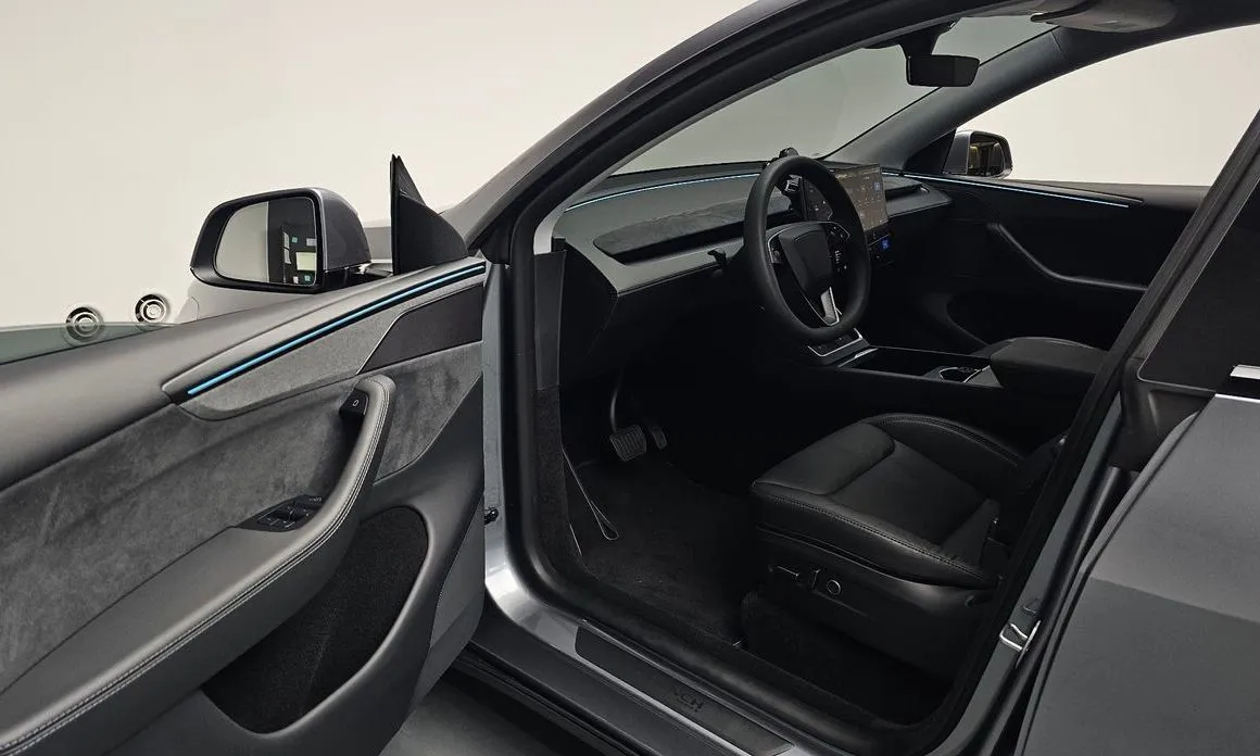 Tesla Model Y — фото 9