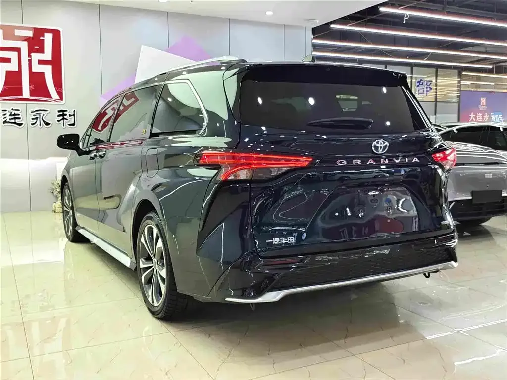 Toyota Granvia — фото 9
