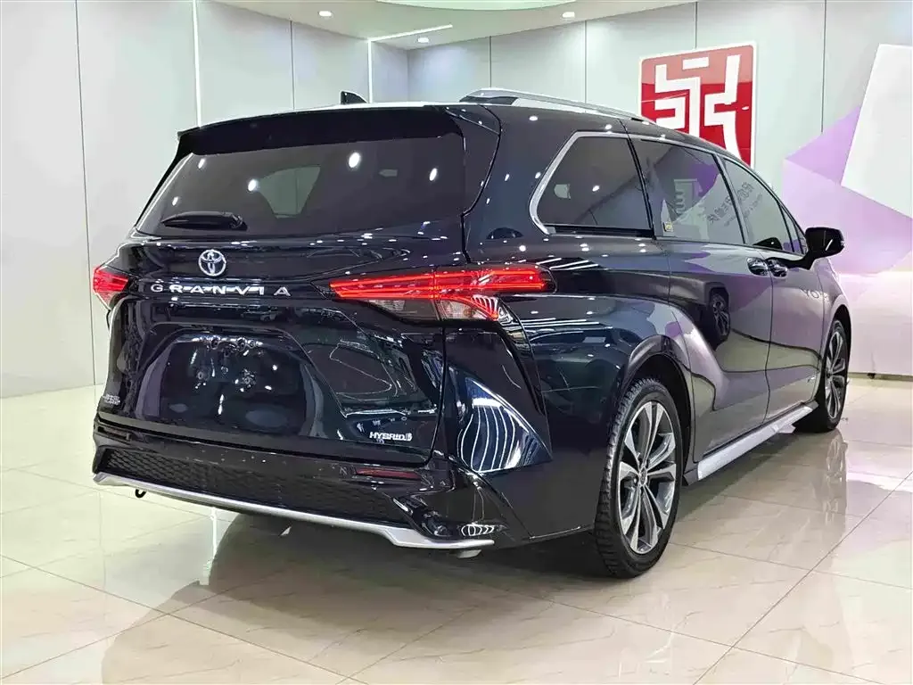 Toyota Granvia — фото 3