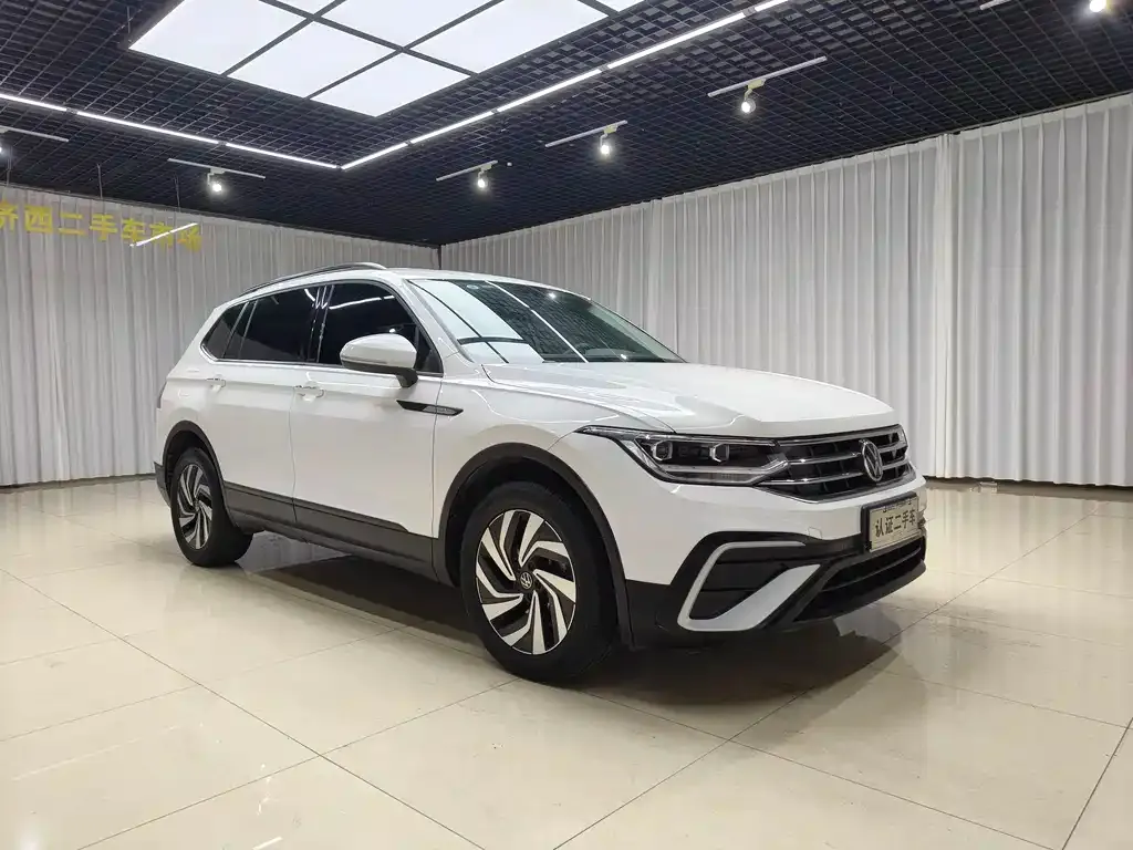 Volkswagen Tiguan L — фото 10