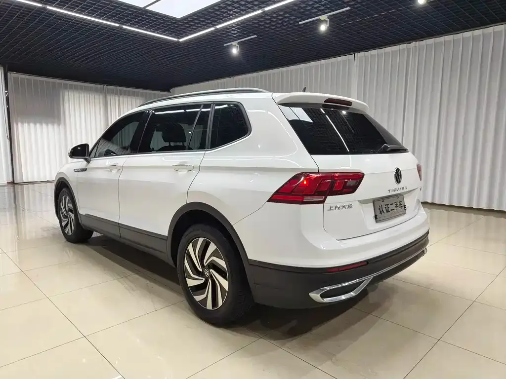 Volkswagen Tiguan L — фото 5