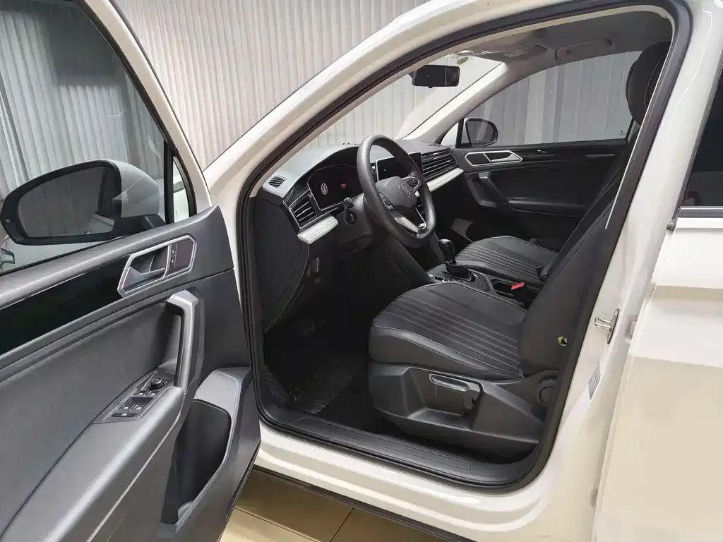 Volkswagen Tiguan L — фото 6