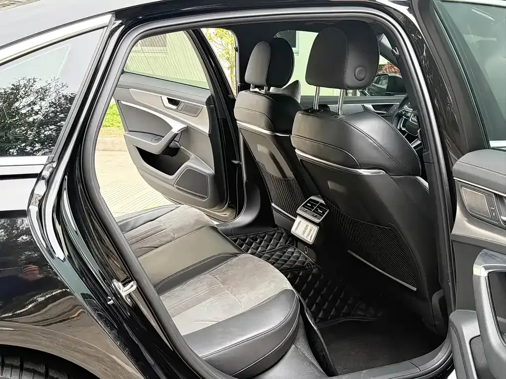 Audi A6L 2022 из CN, фото 9