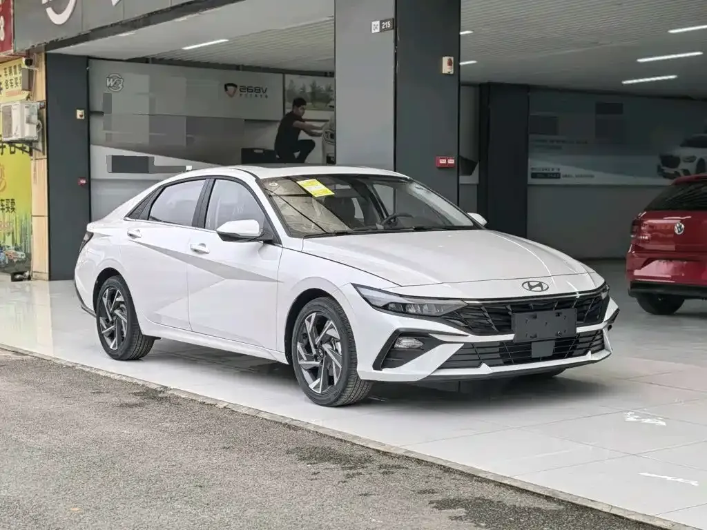 Hyundai Elantra — фото 5