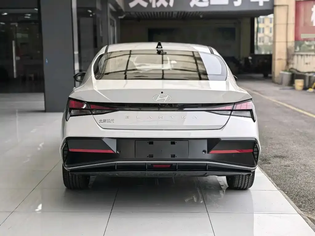 Hyundai Elantra — фото 3