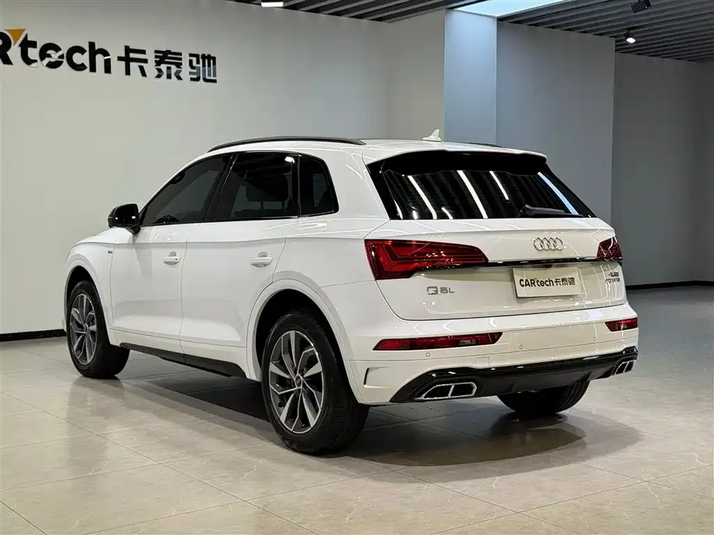 Audi Q5L — фото 8