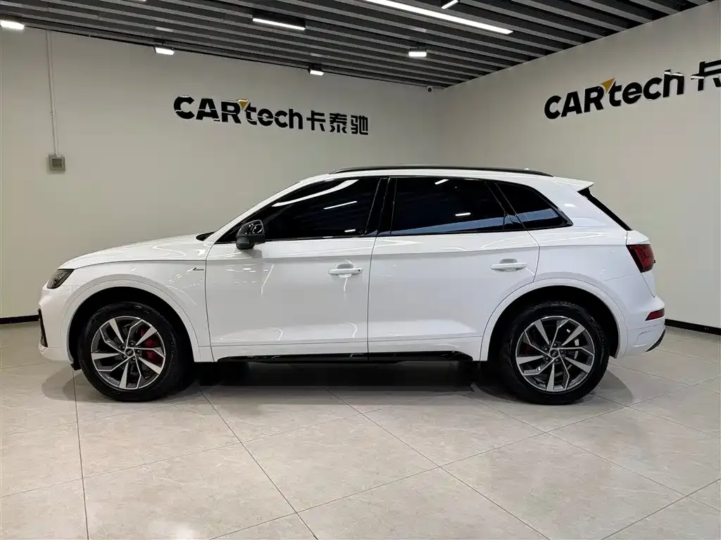 Audi Q5L — фото 10