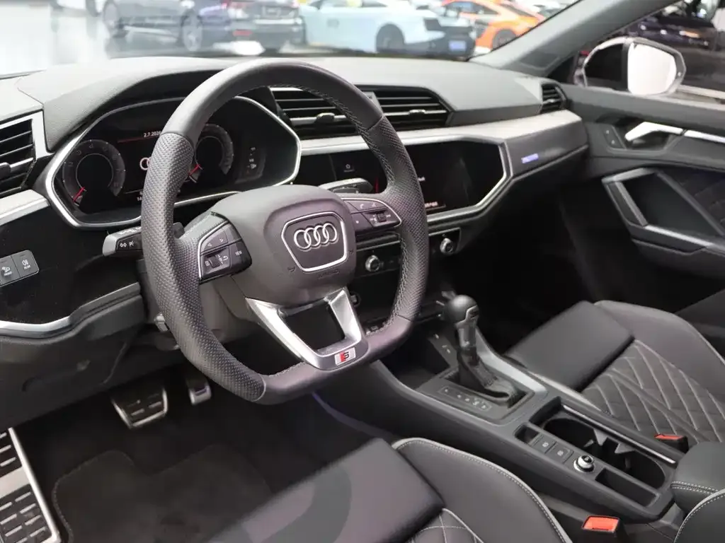 Audi Q3 Sportback — фото 9