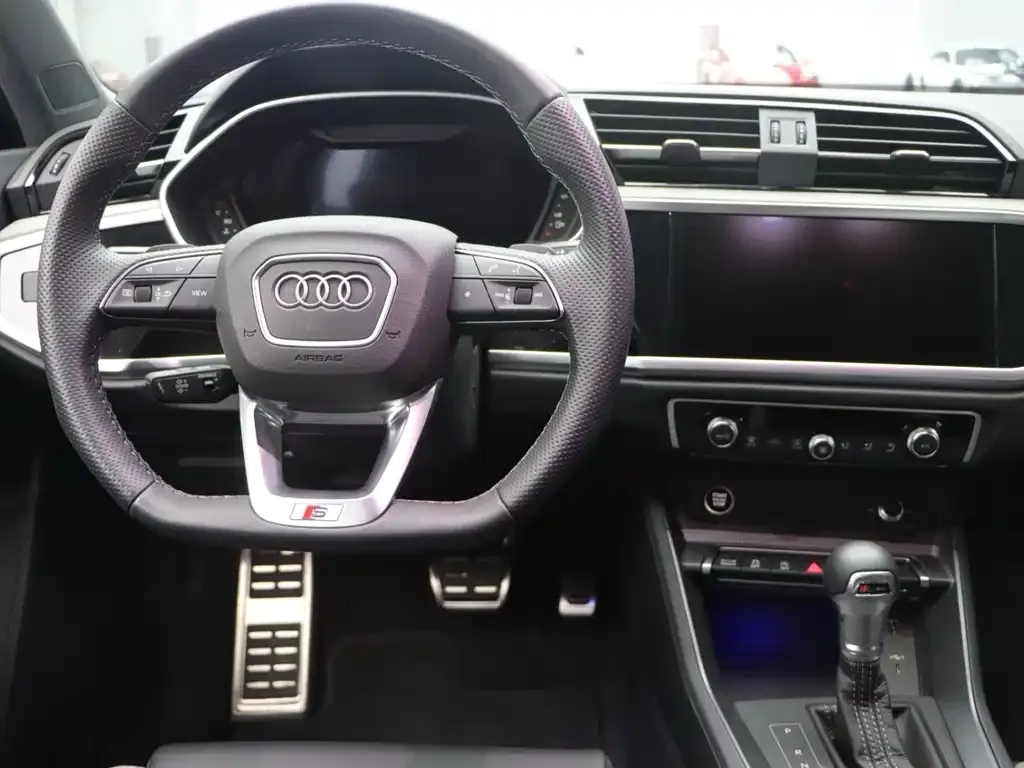 Audi Q3 Sportback — фото 8