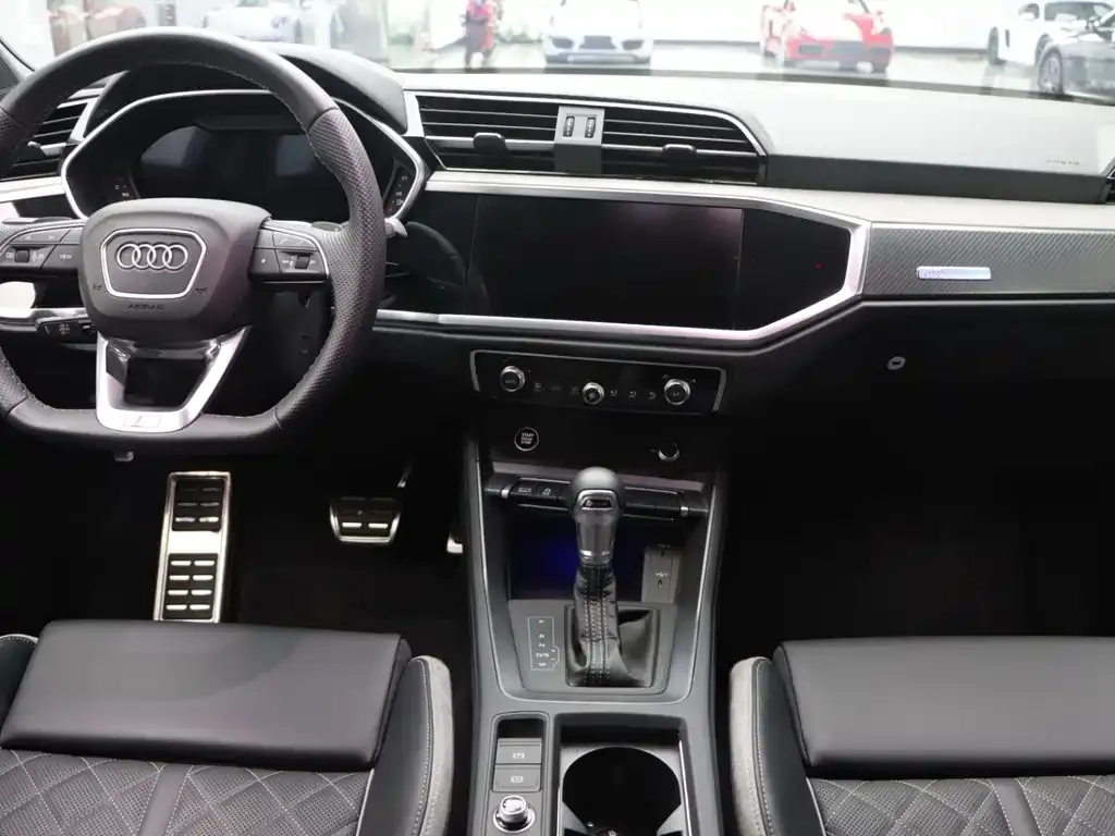 Audi Q3 Sportback — фото 10