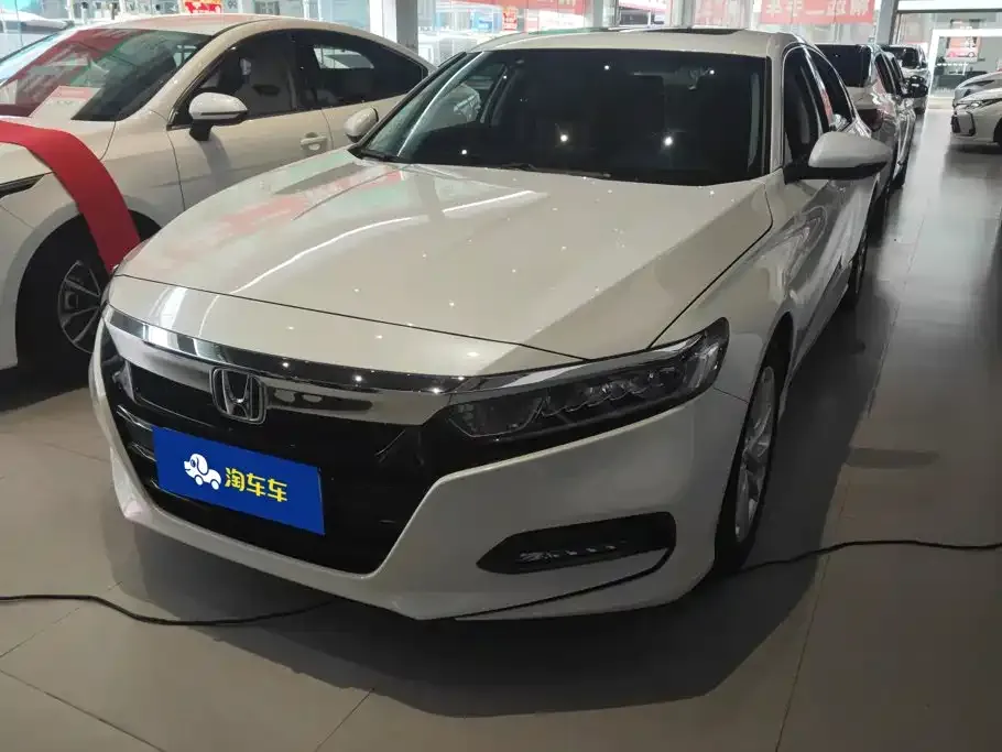 Honda Accord — фото 1
