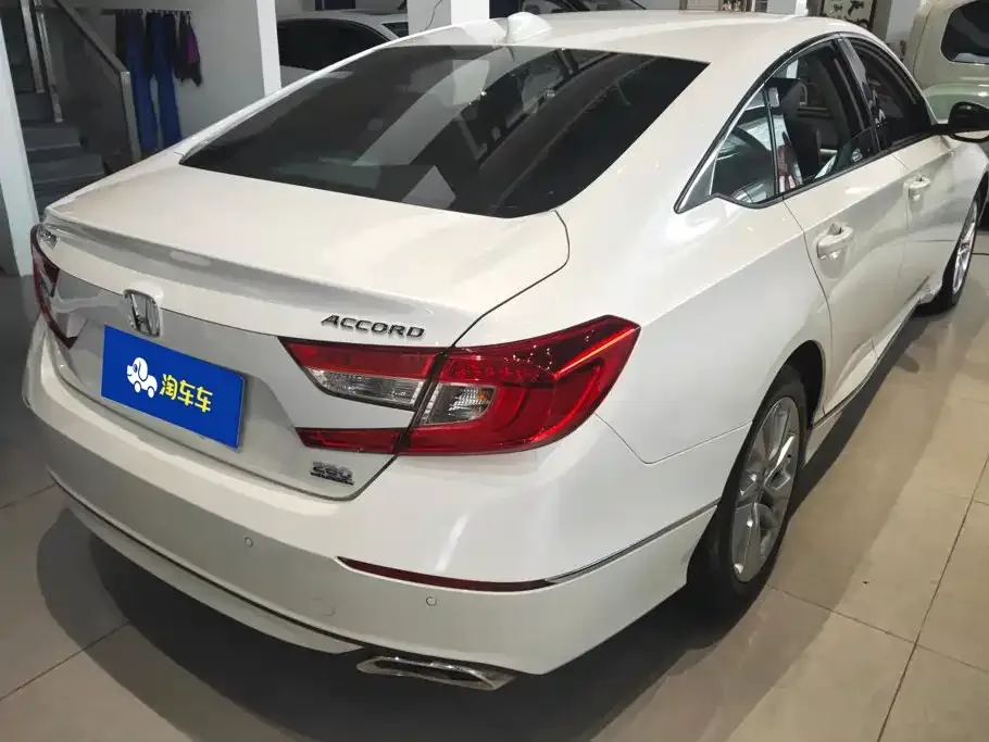 Honda Accord — фото 10