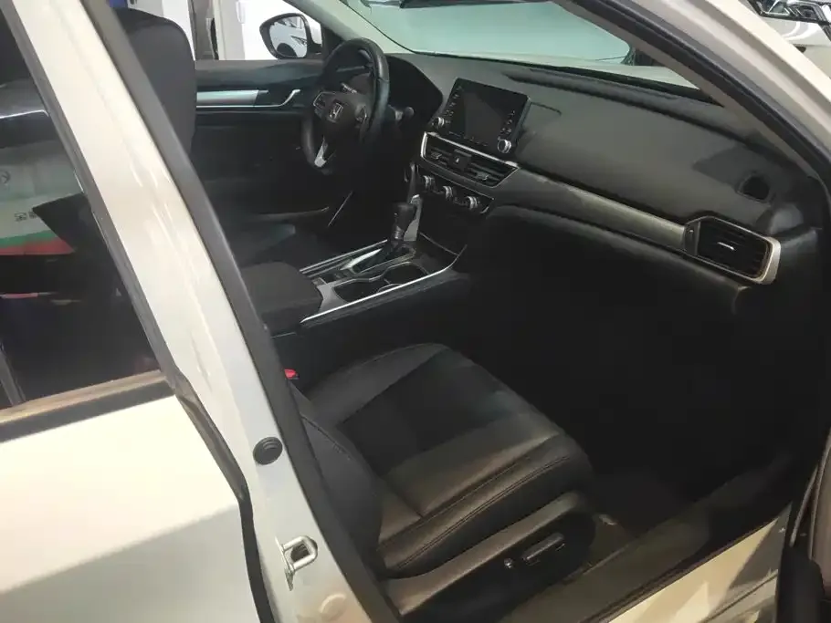 Honda Accord — фото 9