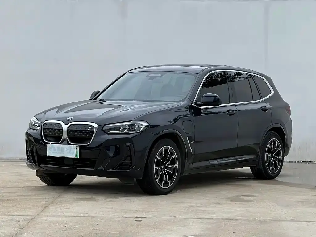 BMW iX3 — фото 1