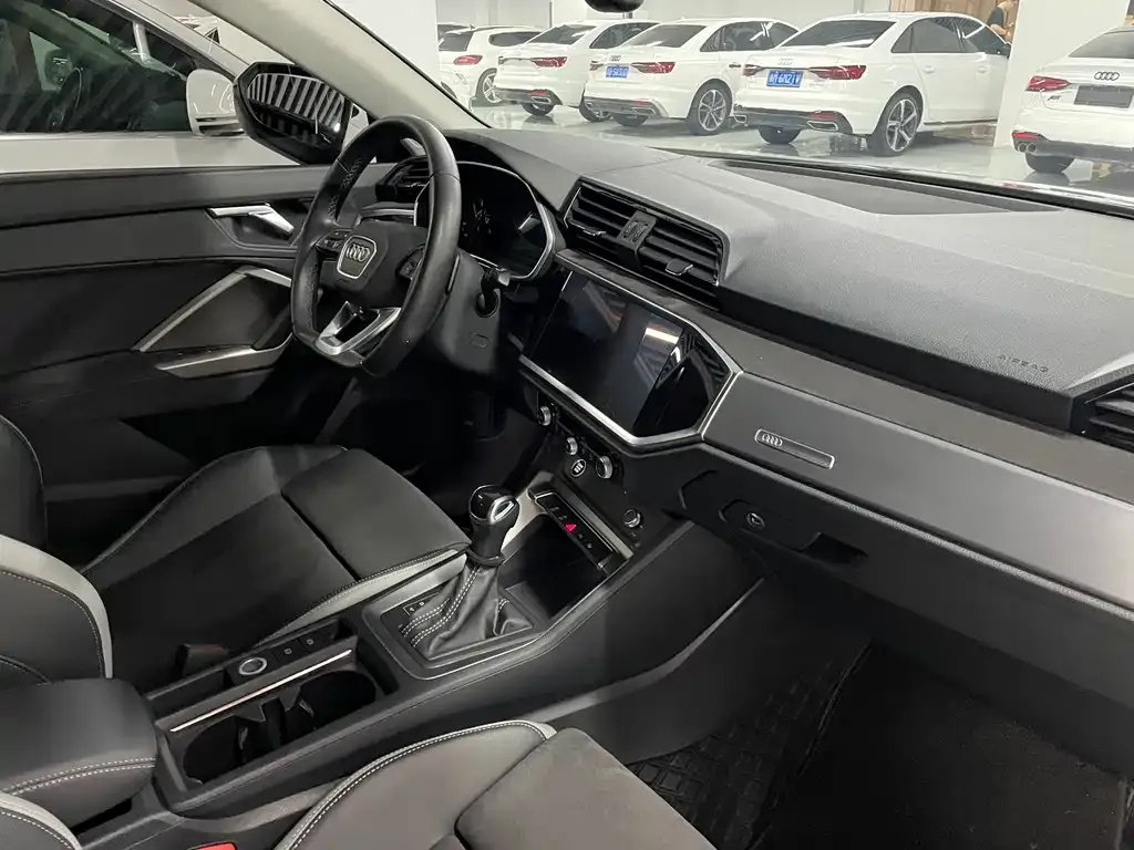 Audi Q3 2023 из CN, фото 10