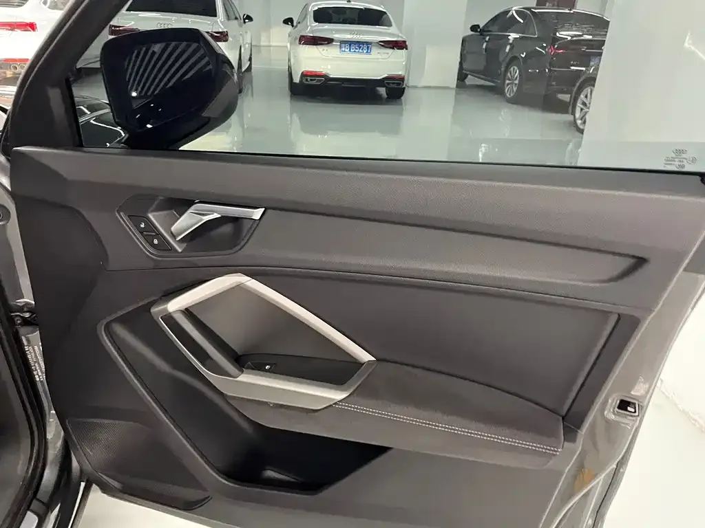 Audi Q3 2023 из CN, фото 7