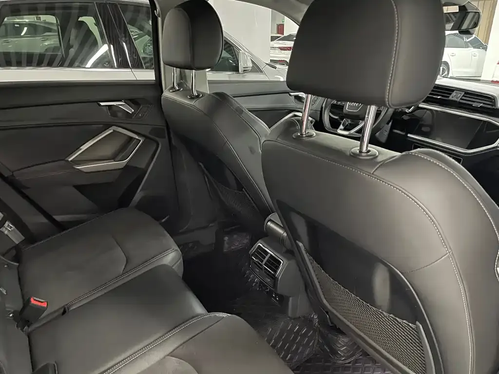 Audi Q3 2023 из CN, фото 6