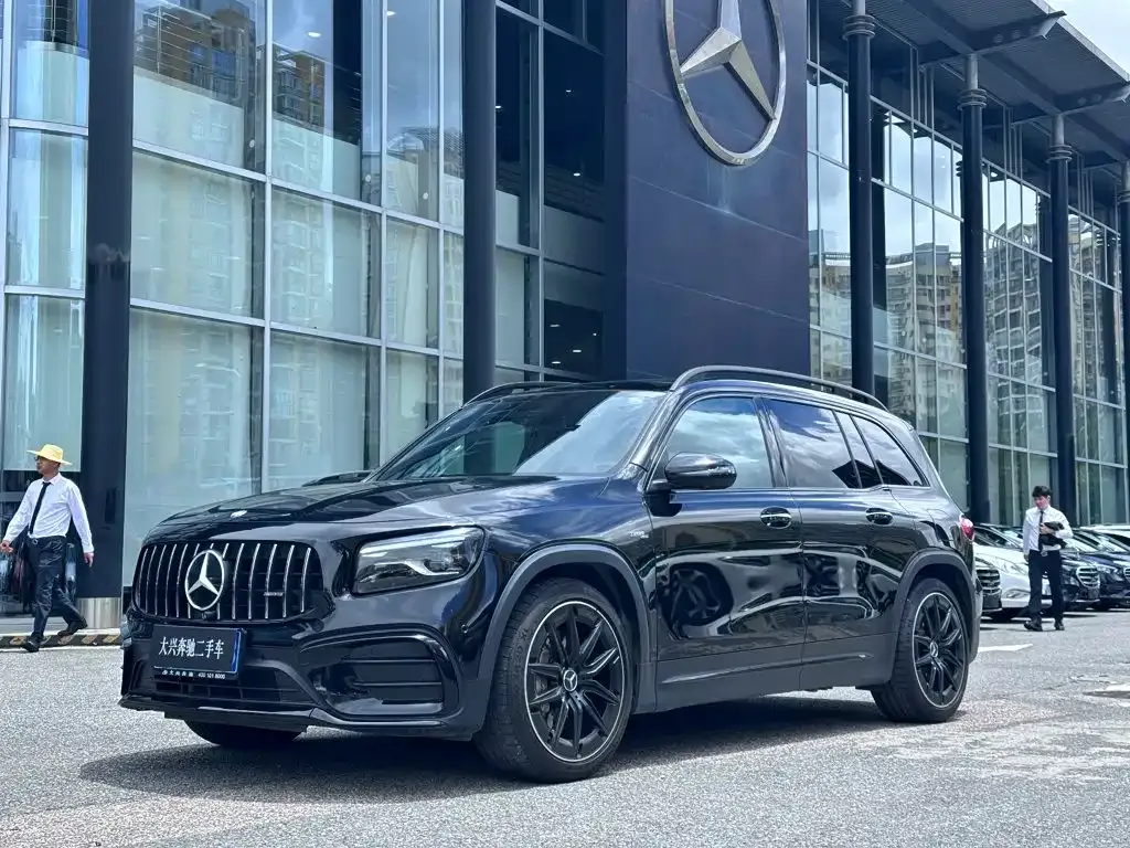 Mercedes-Benz GLB AMG — фото 1