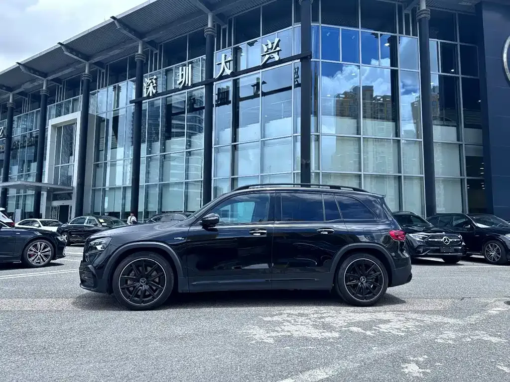Mercedes-Benz GLB AMG — фото 10