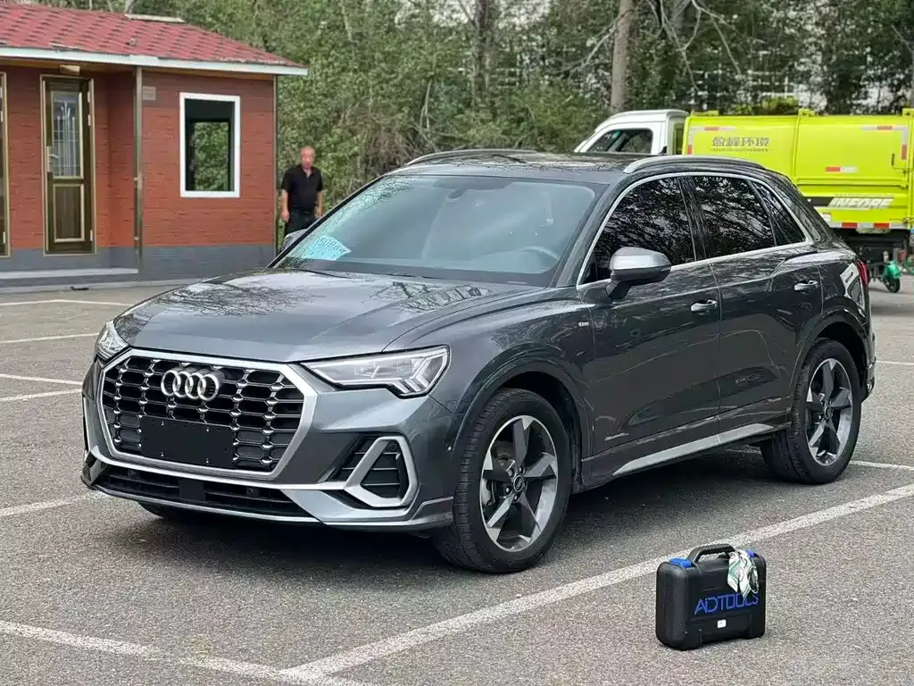 Audi Q3 — фото 1