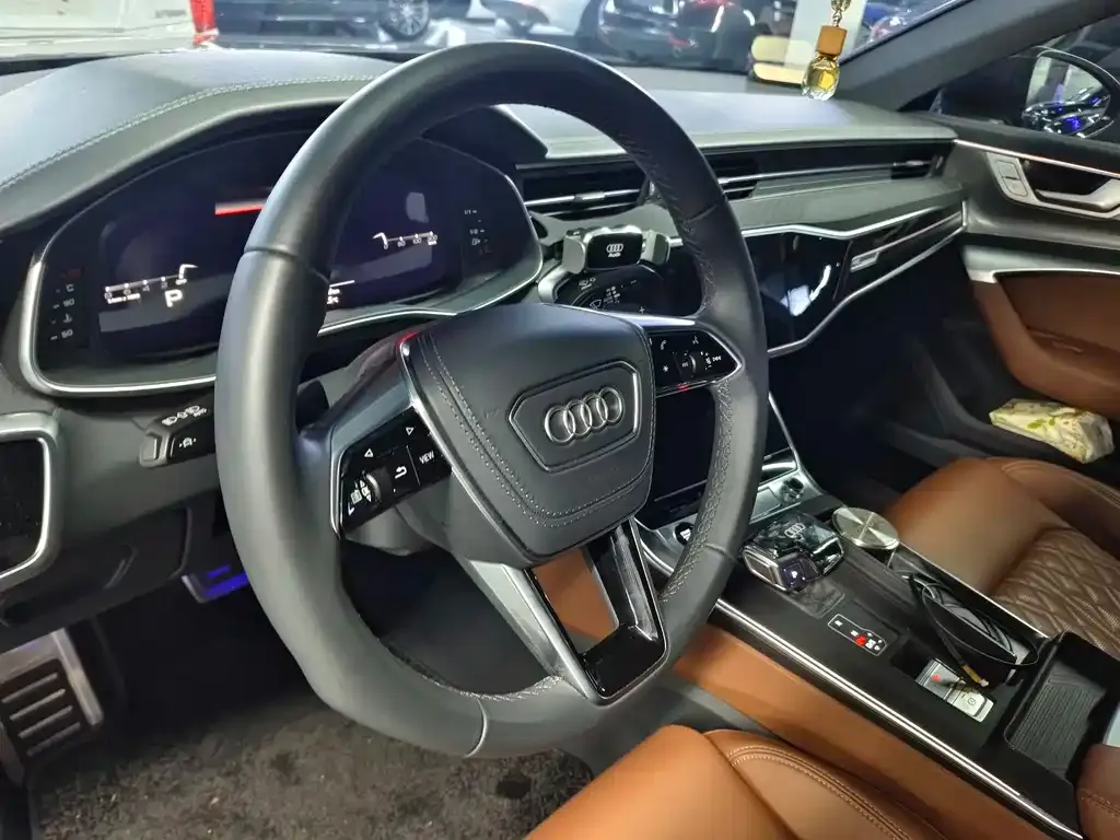 Audi A6L — фото 10