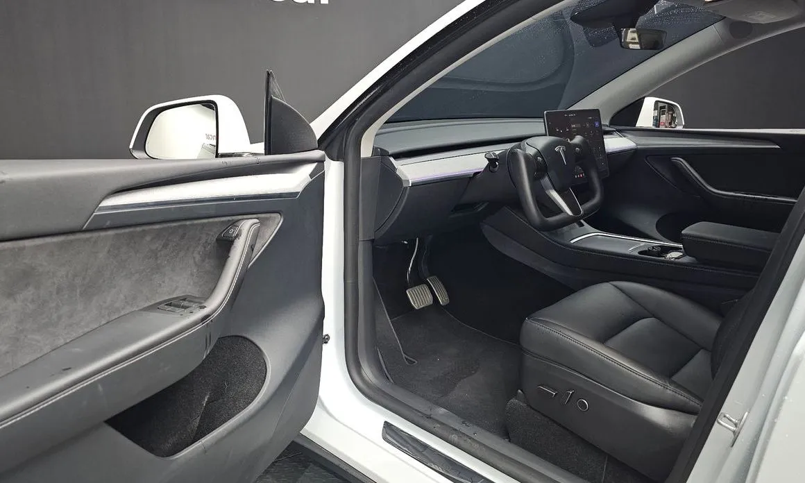 Tesla Model Y — фото 8