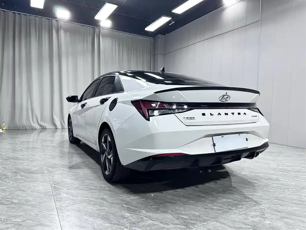 Hyundai Elantra — фото 8