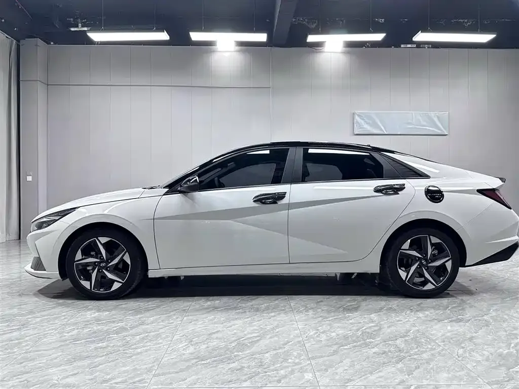 Hyundai Elantra — фото 9