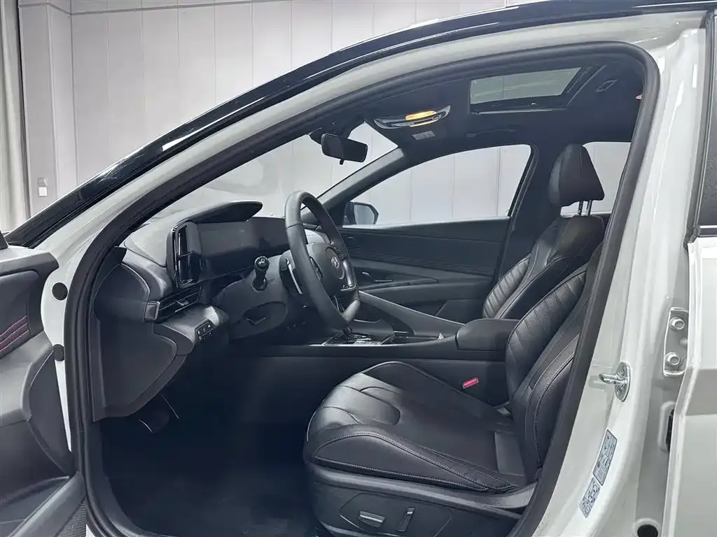 Hyundai Elantra — фото 3
