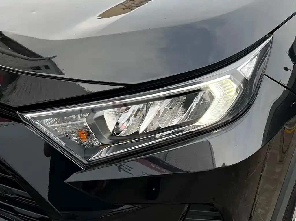 Toyota RAV4 — фото 8